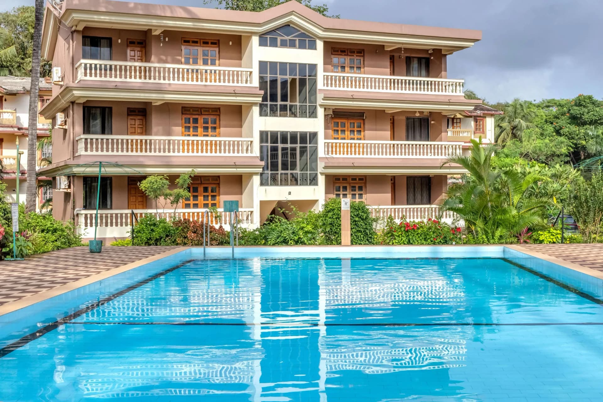 2BHK Shared Pool Apartment for up to 5 Guests in Candolim, Goa - Candolim, Goa