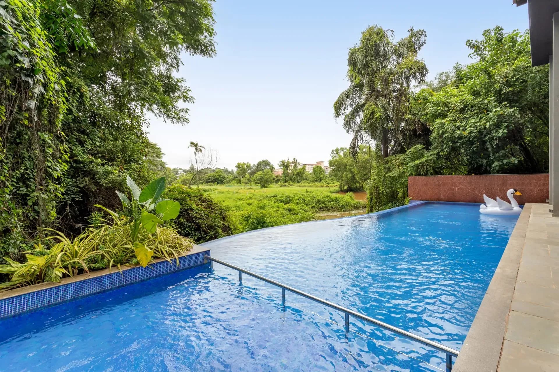 1BHK Shared Pool Apartment for up to 3 Guests in Candolim, Goa - Candolim, Goa