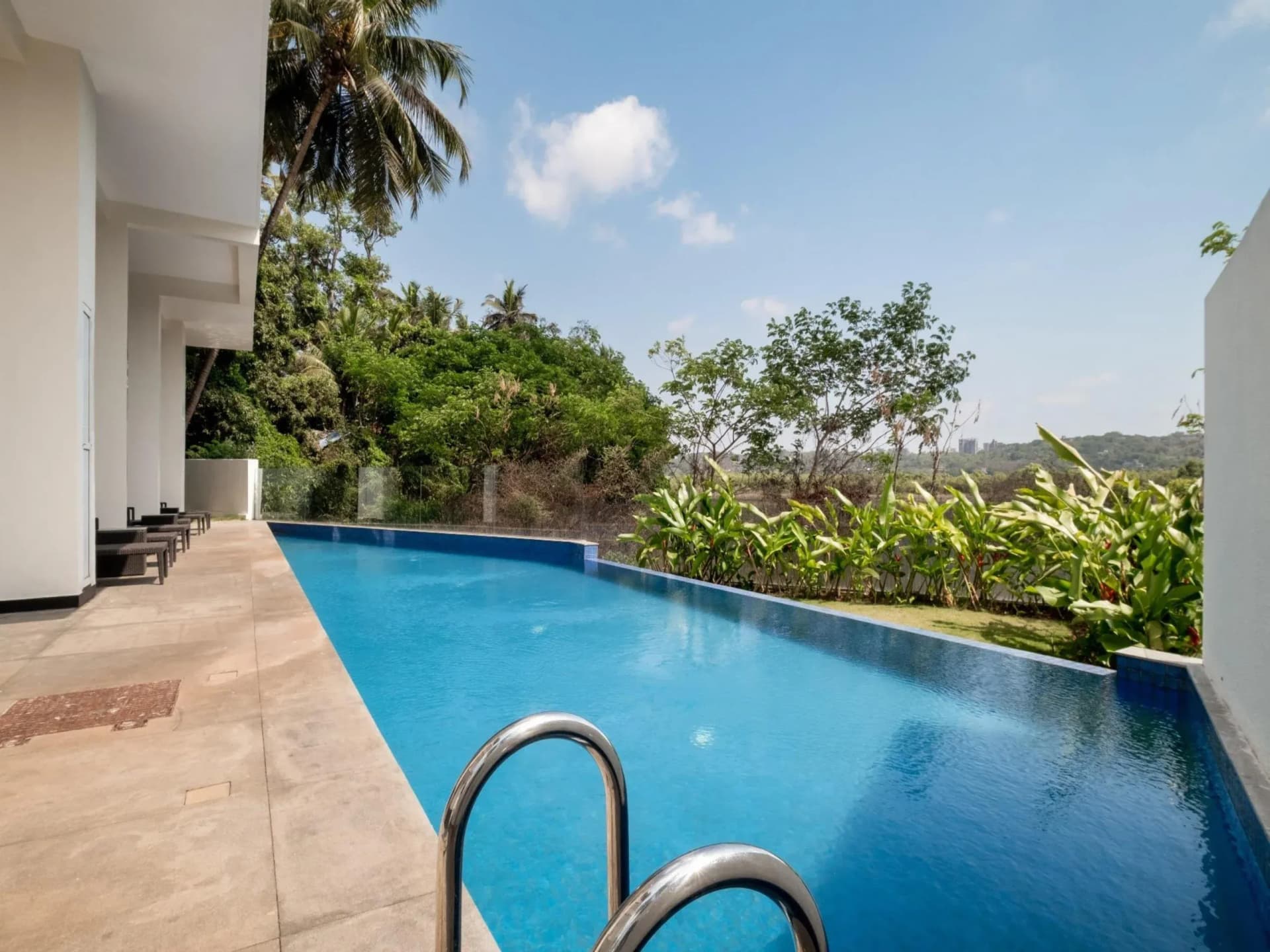 2BHK Shared Pool Apartment for up to 5 Guests in Candolim, Goa - Candolim, Goa
