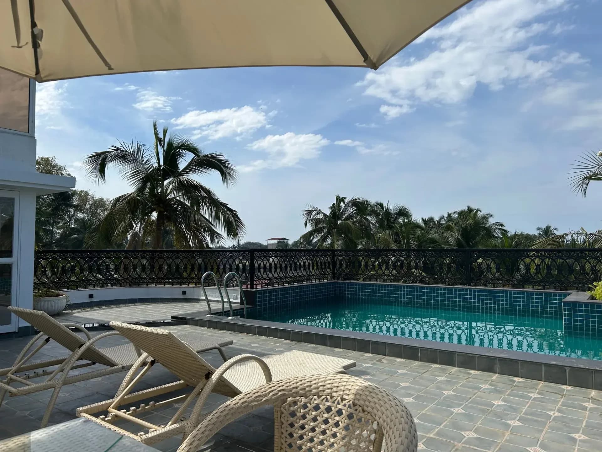 1BHK Shared Pool Apartment for up to 3 Guests in Candolim, Goa - Candolim, Goa