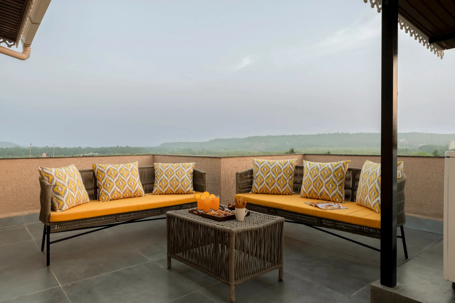 3BHK Shared Pool Penthouse for up to 8 Guests in Candolim, Goa - Candolim, Goa